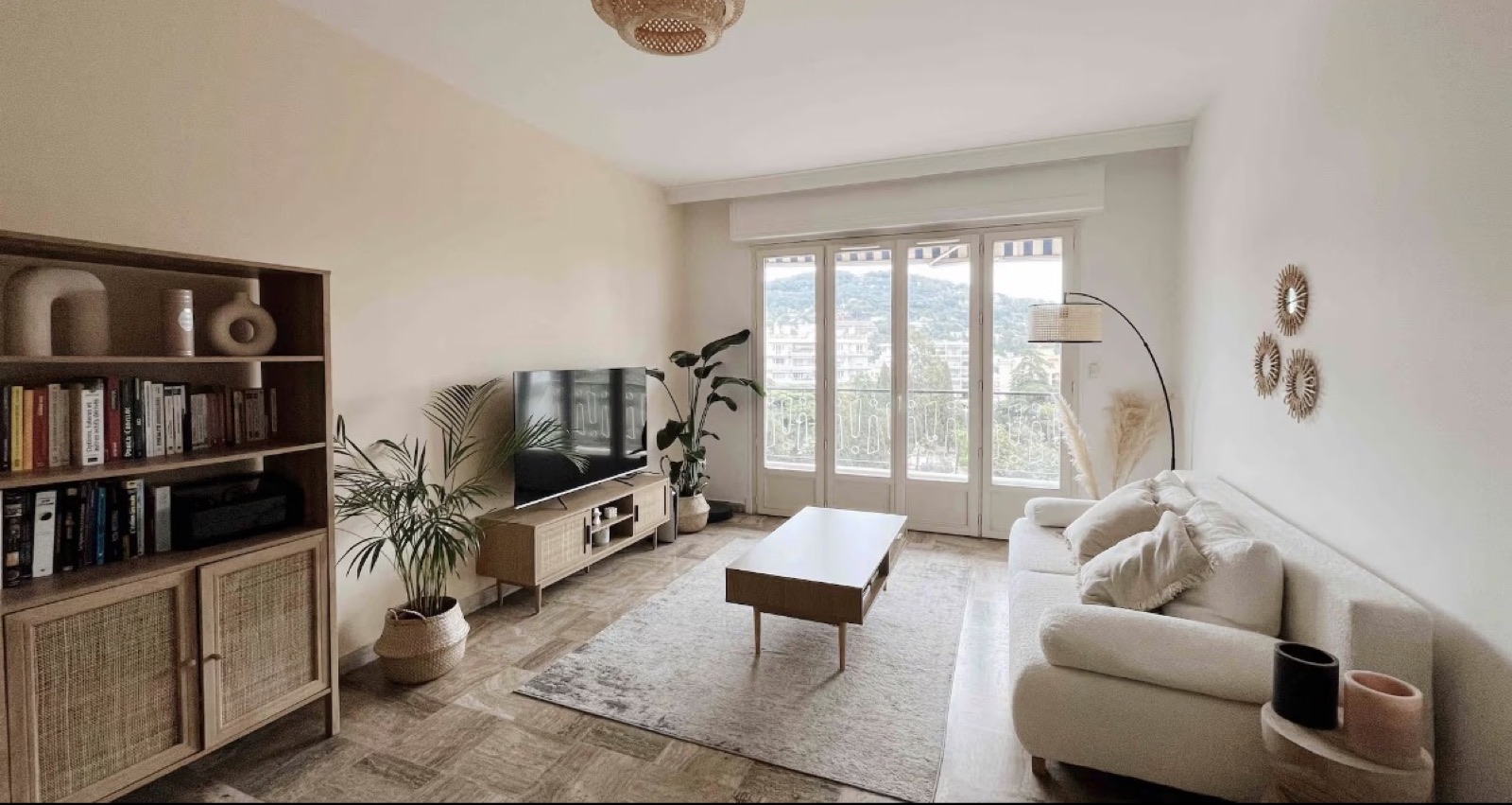 Séjour lumineux d'un appartement géré par R Conciergerie