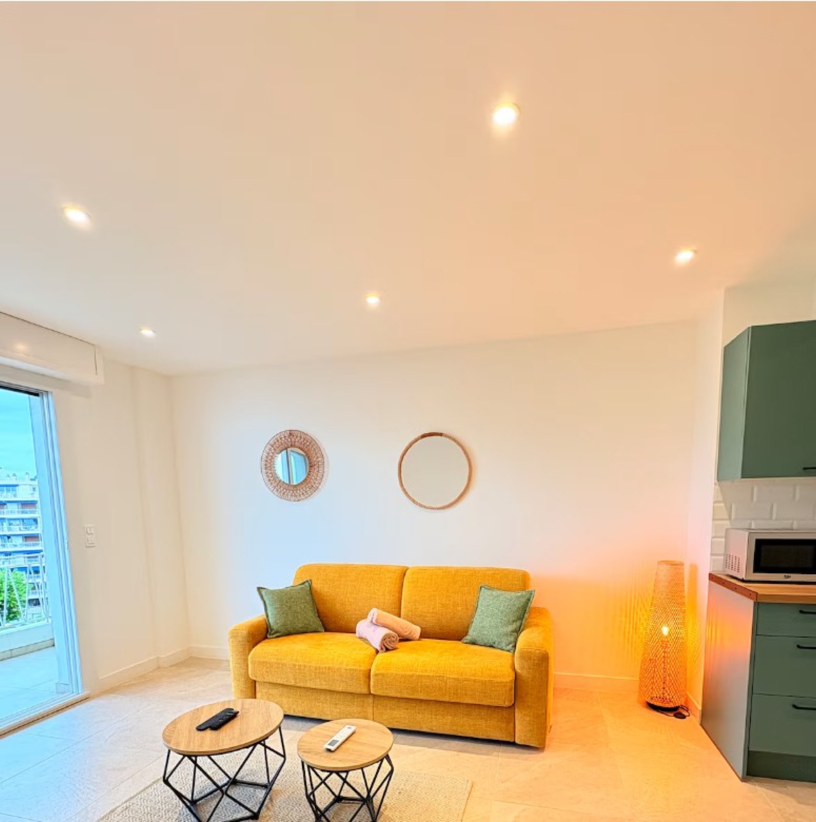 Séjour meublé avec canapé design
